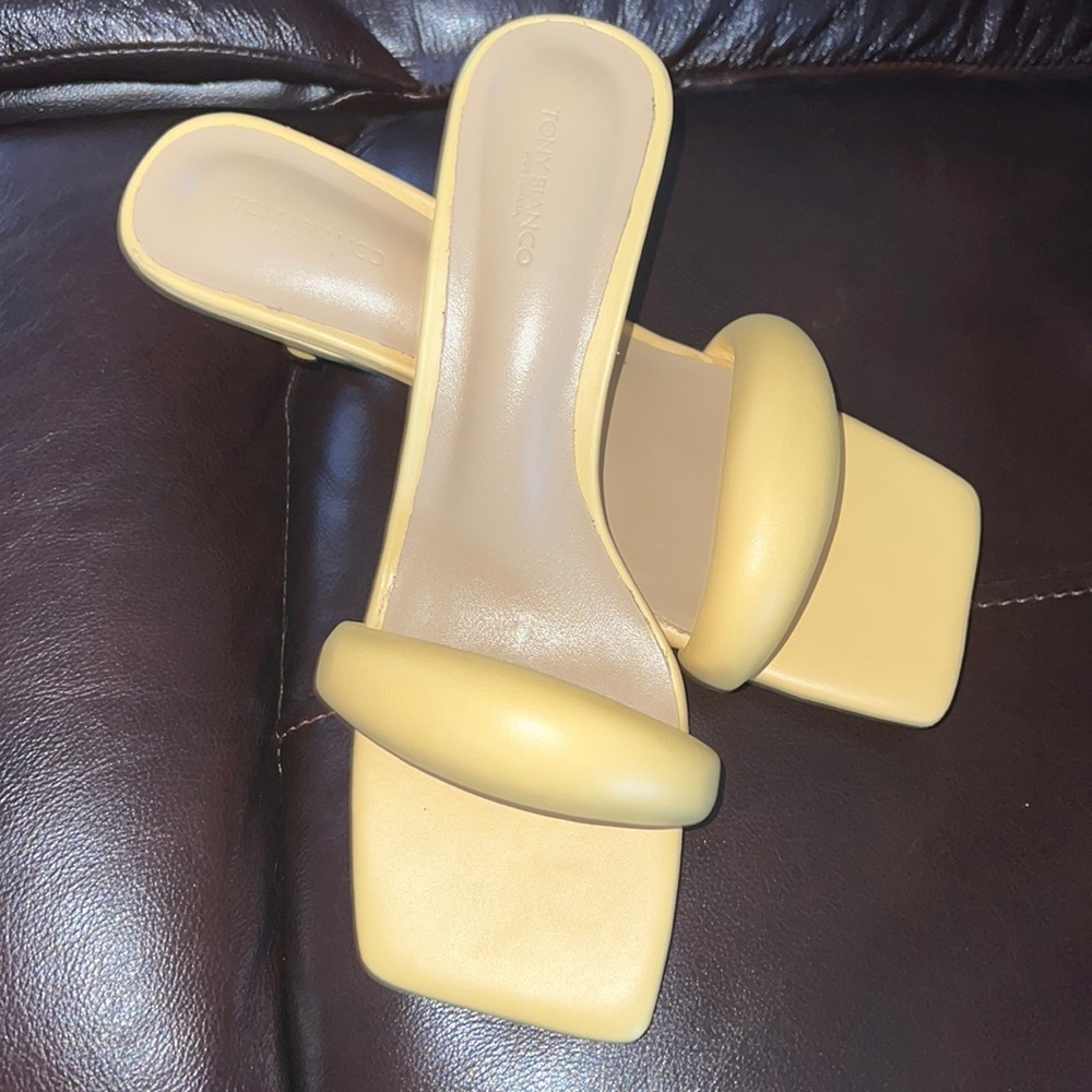 TONY BIANCO Angel Yellow Nappa short heels/Sandals. SIZE 7. Amazing condition